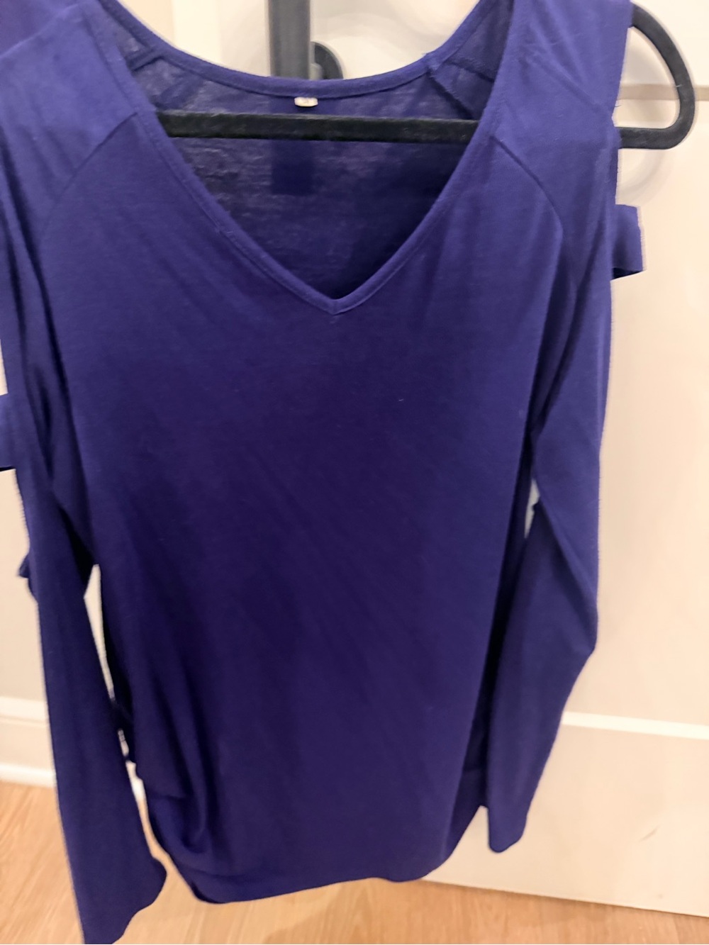 Source Unknown Deep Purple V-Neck Long Sleeve Cold-Shoulder Top